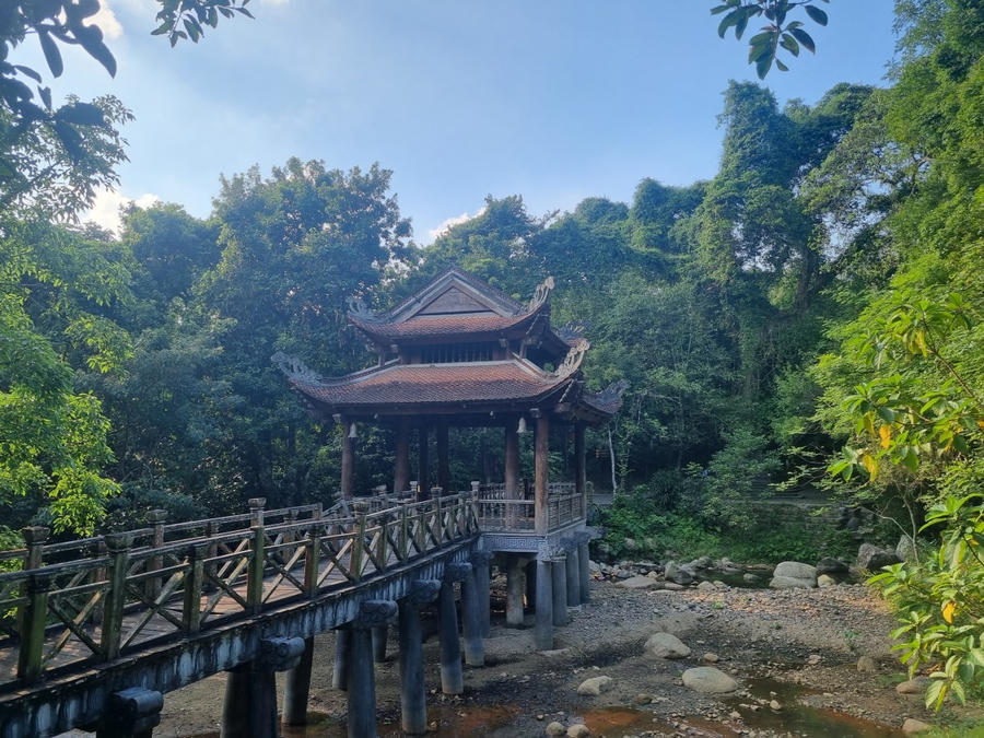 Vẻ trầm mặc nơi dòng suối Giải Oan. Ảnh: Châu Doanh