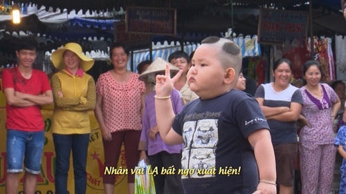 Trong khi bác Leng Keng giao nhiệm vụ thì một nhân vật lạ xuất hiện có ngoại hình khá giống với Bi Béo. Danh hài Xuân Bắc đã phải nhanh chóng thanh minh rằng mình chưa đến Châu Đốc bao giờ.