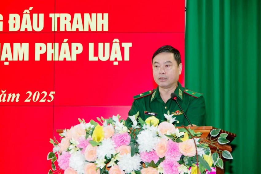 Thiếu tướng Trần Ngọc Hữu - Phó Tư lệnh BĐBP phát biểu chỉ đạo tại buổi trao thưởng.