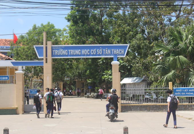 Trường THCS Tân Thạch nơi xảy ra vụ việc học sinh bóp cổ cô giáo (plo.vn)