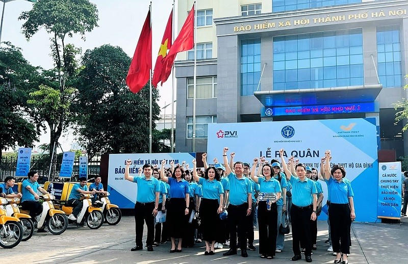 Lễ ra quân nhân tháng vận động, triển khai BHXH toàn dân trên địa bàn TP Hà Nội với chủ đề “BHXH - An tâm cho mọi gia đình”.