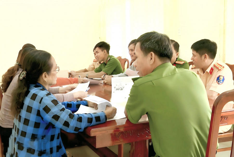 Lực lượng Công an thường xuyên tổ chức tuyên truyền, phổ biến sâu rộng các quy định pháp luật về hụi đến người dân ở khắp địa bàn, nhất là vùng nông thôn.