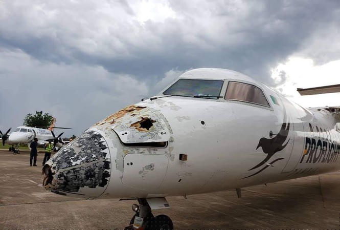 Bị sét đánh nát đầu, chiếc máy bay vẫn hạ cánh an toàn là điều kỳ diệu.