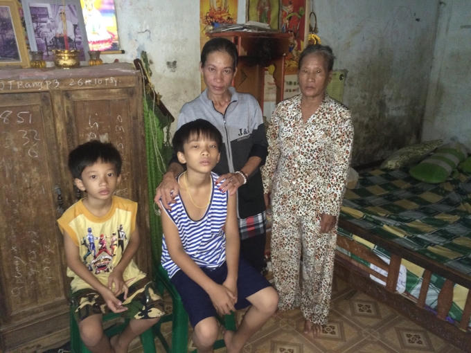 Gia đình của chị Cẩm Nhung.