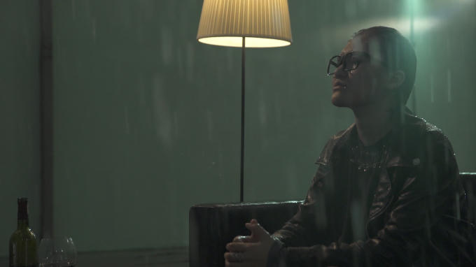 Vicky Nhung thức trắng đêm dầm mưa, run rẩy cả đêm vì MV mới