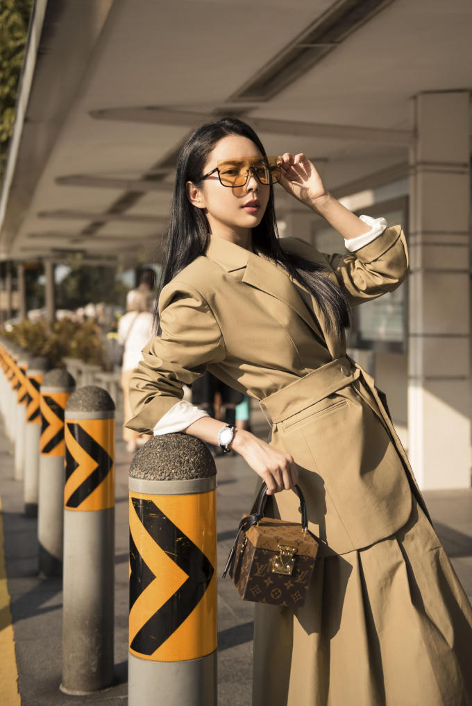 Hoa hậu Huỳnh Vy xinh đẹp với bộ ảnh streetstyle “lạc lối” ở Singapore