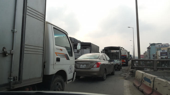 Ách tắc kéo dài nhiều giờ sau đó do vụ tai nạn xảy ra.