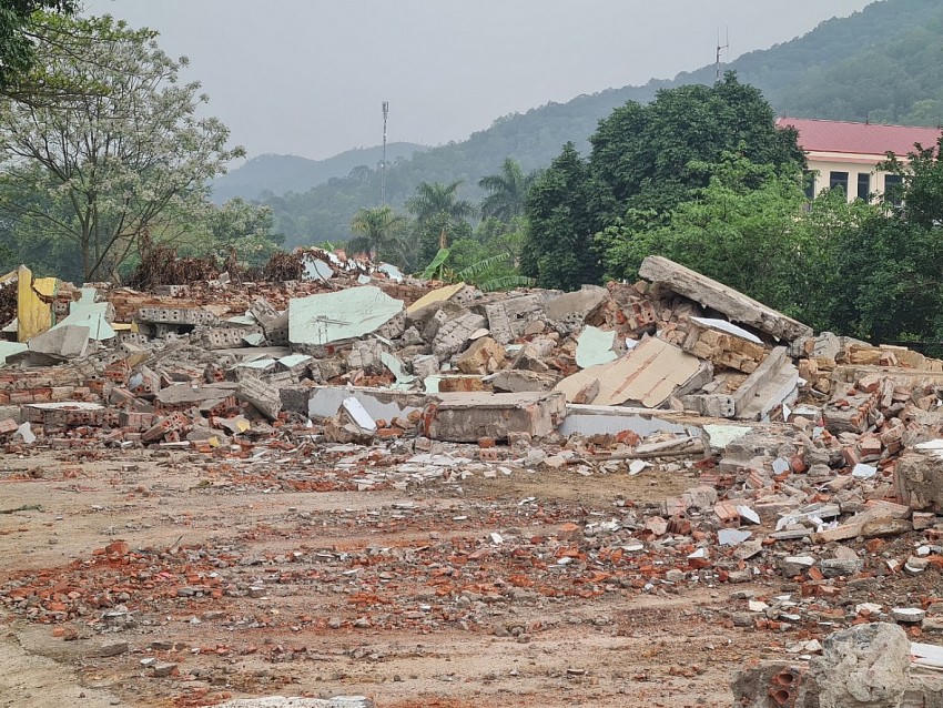 Nhiều ngôi nhà ở của người dân bị cưỡng chế phá dỡ trở thành đống đổ nát, hoang tàn.