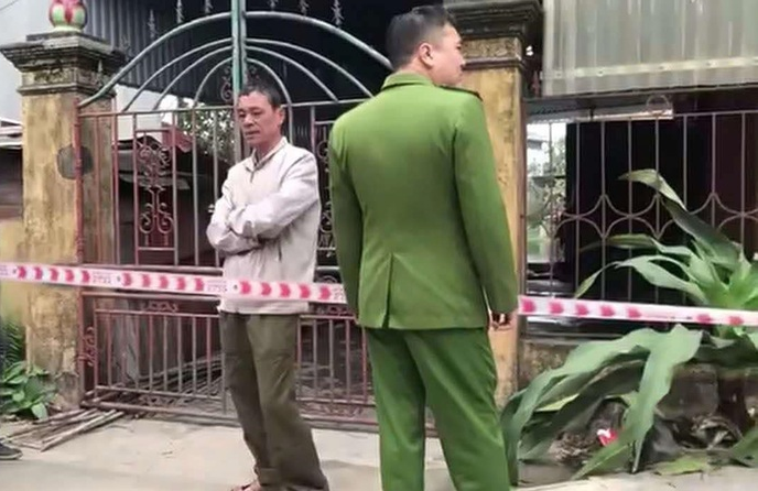 Lực lượng chức năng địa phương phong tỏa hiện trường xảy ra vụ việc.