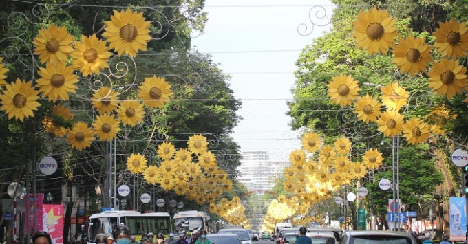 Dịp năm mới 2016, TP HCM đầu tư trang trí các con đường trung tâm.