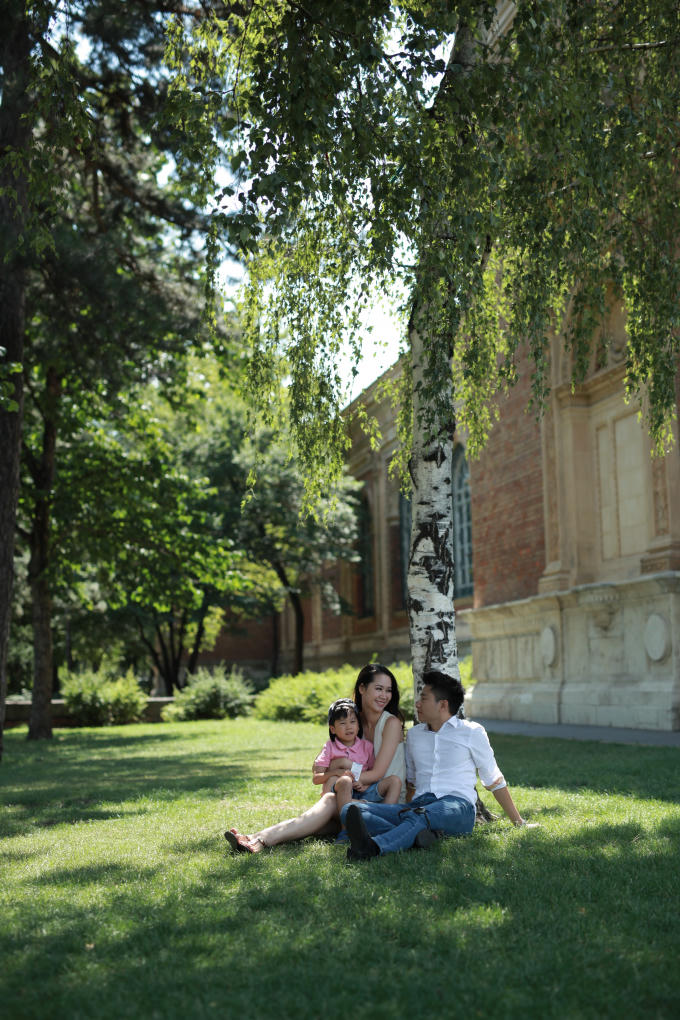 H&igrave;nh ảnh ngọt ng&agrave;o đến ph&aacute;t hờn của vợ chồng Hoa hậu Dương Th&ugrave;y Linh tại trời &Acirc;u