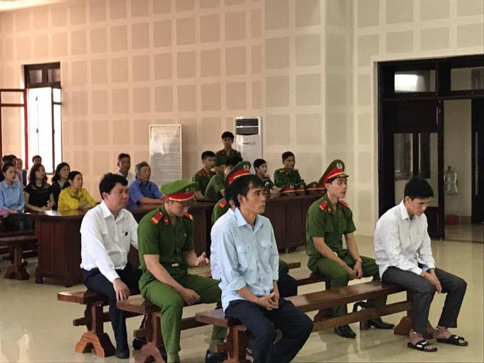 Các bị cáo trong phiên xét xử.