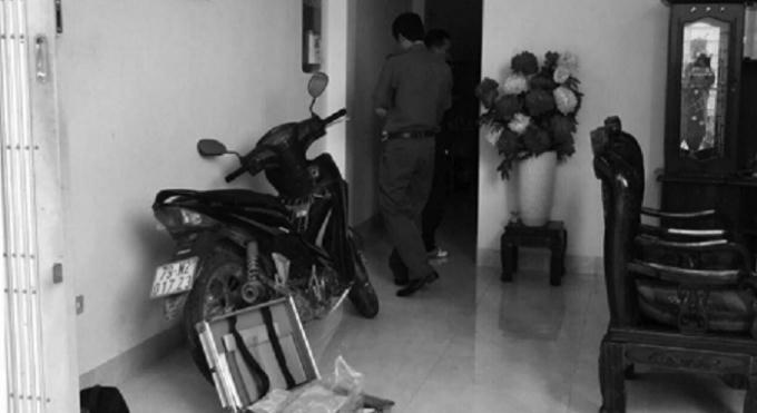 Lực lượng chức năng khám nghiệm hiện trường vụ án.