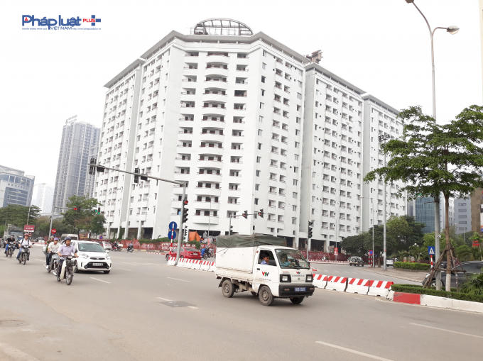 Tòa nhà nằm ở ngã tư đường Trần Thái Tông và Duy Tân.