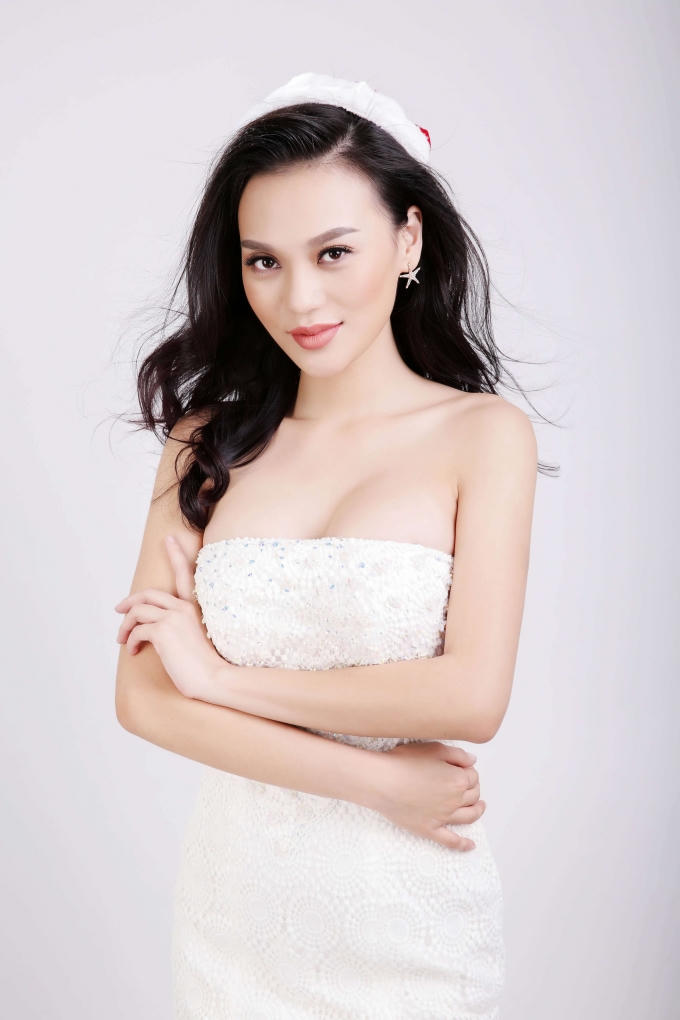 Cao Thùy Linh quyến rũ trong trang phục của  nhà thiết kế Jaydee Nhan Nguyen
