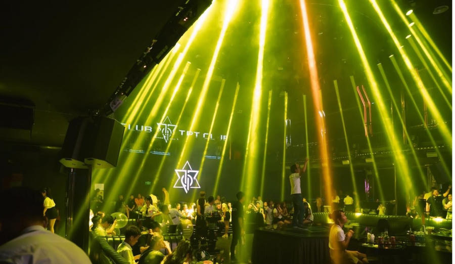 "Bóng cười" được nhân viên phục vụ tận tình cung cấp