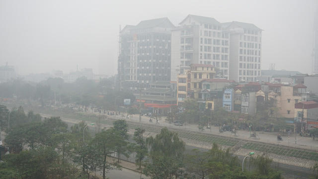 Sáng nay (16/1), nhiều khu vực ở nội thành Hà Nội xuất hiện sương mù. (Ảnh: Nguyễn Dương).