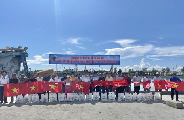 Bà Rịa - Vũng Tàu: Cảnh sát biển đồng hành cùng ngư dân bám biển