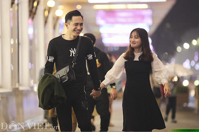 nhung phut giay ngot ngao cua gioi tre ha noi trong dem valentine hinh anh 4