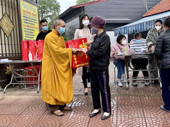 Món quà tuy nhỏ bé nhưng mang một thông điệp tình thương yêu cũng là tình cảm của chư Tăng, Phật tử chùa Hưng Long.