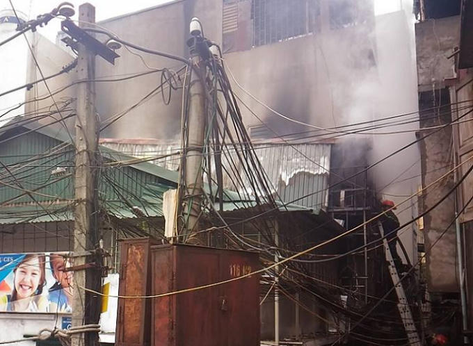 Ngôi nhà phát hỏa trong ngõ hẻm.