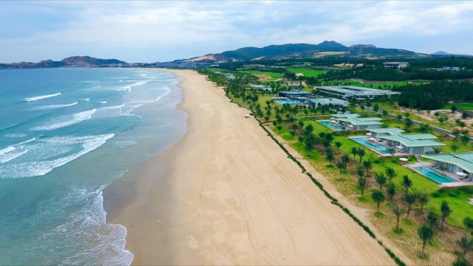 Thành phố biển Quy Nhơn đang chuyển mình từ du lịch.