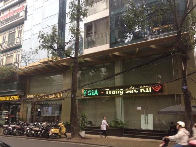 Sau khi bị khám xét, cửa hàng vàng Phú Cường tạm ngừng hoạt động (Ảnh Thanh Huyền)