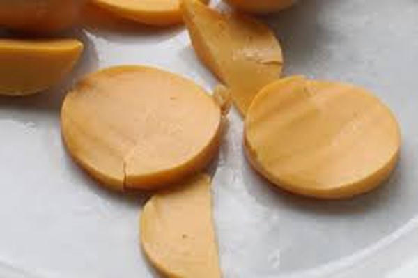 Trứng gà non giả mịn, dai, mềm dẻo như cao su. Ảnh: minh họa