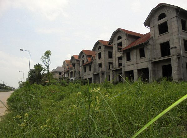 Đánh thuế người có nhiều nhà để chống đầu cơ.