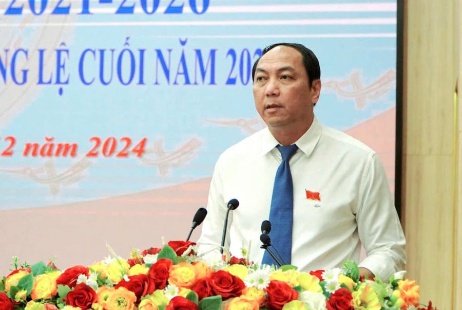 Ông Lâm Minh Thành, Chủ tịch HĐND tỉnh Kiên Giang phát biểu kết luận kỳ họp.