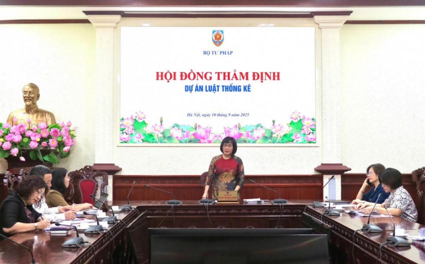 Cảnh Hội đồng thẩm định.