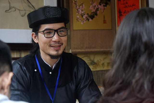 Chân dung một ông đồ trong Hội chữ xuân ở Hồ Văn.