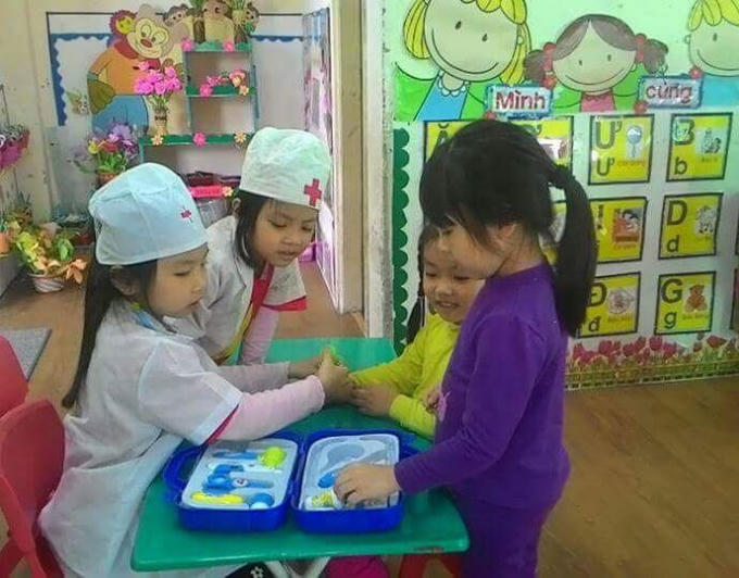 Giáo viên mầm non phải thực sự yêu nghề, mến trẻ. Ảnh: Cao Thu Thủy