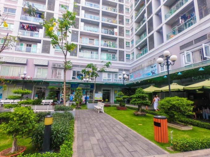 Cây cối, các mảng xanh được bố trí rất hài hòa ở nội khu