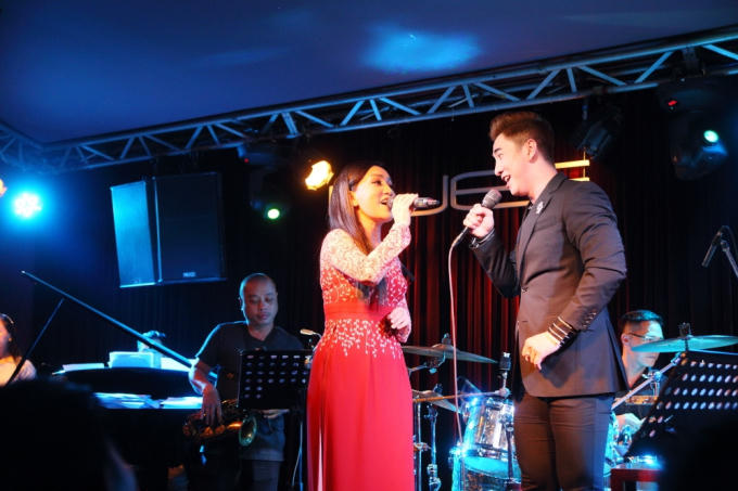 Các ca sĩ nữ tham gia chương trình. 