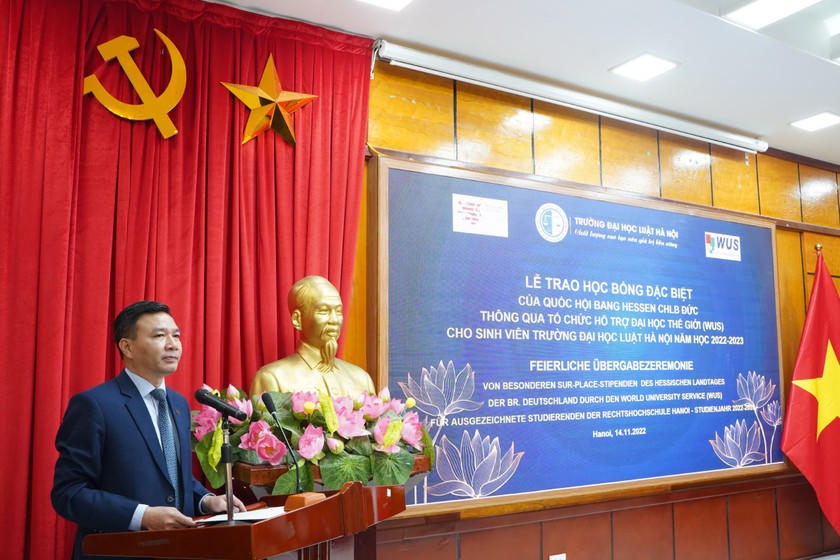 TS. Chu Mạnh Hùng, Chủ tịch Hội đồng Trường phát biểu tại buổi lễ.
