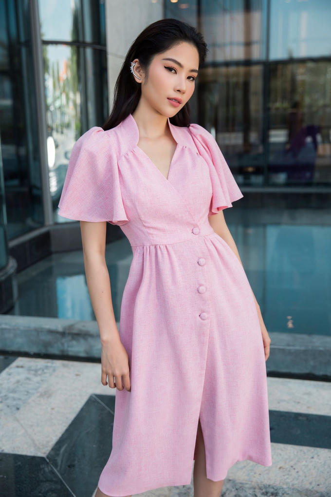 Những bộ váy được cô nàng diện trong bộ ảnh lần này đều là những mẩu thiết kế mới ra mắt,