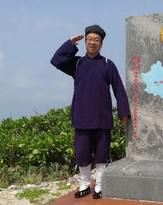 Đạo sĩ Lương Hưng Dương khoe khoang đ&atilde; yểm b&ugrave;a Biển Đ&ocirc;ng chống tại t&agrave;u Mỹ