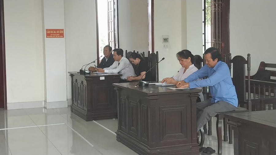 Cho rằng phán quyết của hai cấp toà không khách quan, không đúng căn cứ pháp luật, các bị đơn làm đơn kêu cứu và khiếu nại vụ án theo thủ tục giám đốc thẩm.