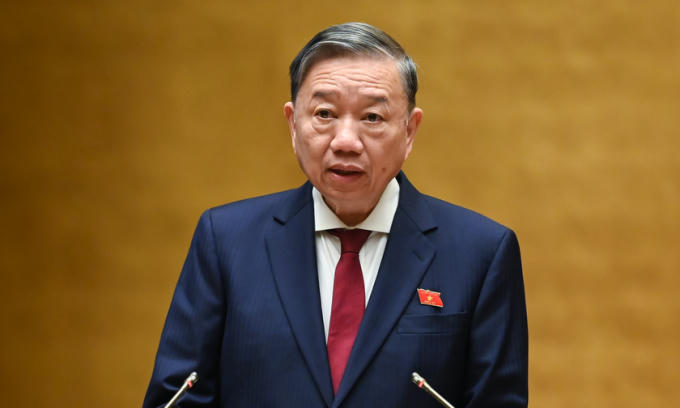 Bộ trưởng Công an, Đại tướng Tô Lâm trình bày tờ trình tại Quốc hội.