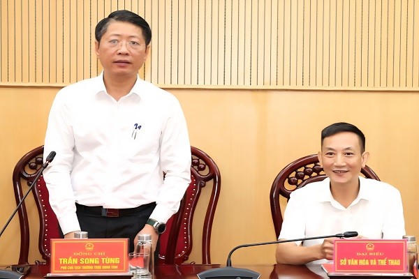 Ông Trần Song Tùng, Ủy viên BTV Tỉnh ủy, Phó Chủ tịch Thường trực UBND tỉnh Ninh Bình phát biểu tại buổi làm việc.