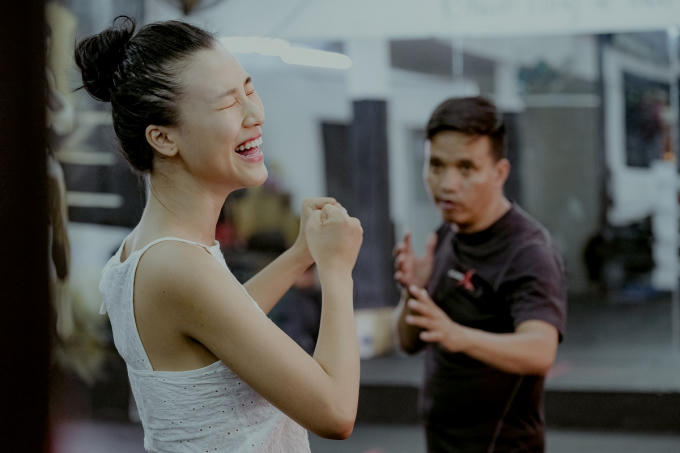 Hoàng Oanh tiết lộ hậu trường tập luyện cực khổ cho vai diễn đại ca Mỹ Dung trong Những tháng năm rực rỡ