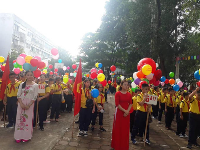 Khối học sinh lớp 6.