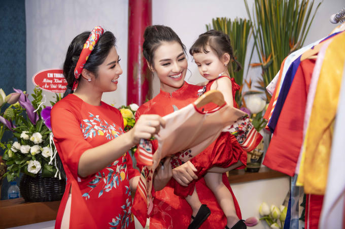 Hồng Quế đưa con g&aacute;i đi sự kiện sau ồn &agrave;o với Hoa hậu Hương Giang