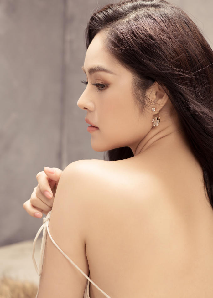 Dương Cẩm Lynh x&uacute;c động khi thể hiện t&acirc;m trạng buồn trong bộ ảnh