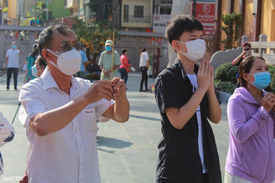 Hoàng (15 tuổi, áo đen) chia sẻ: