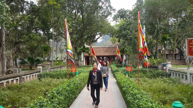 Du xuân, vãn cảnh, cầu may mắn cho năm mới.