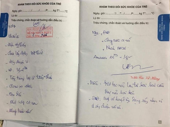 Sổ theo dõi sức khỏe của cháu bé.