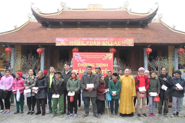 Gi&aacute;o hội Phật gi&aacute;o Việt Nam ch&uacute;c Tết, tặng qu&agrave; tại c&aacute;c tỉnh bi&ecirc;n giới T&acirc;y Bắc