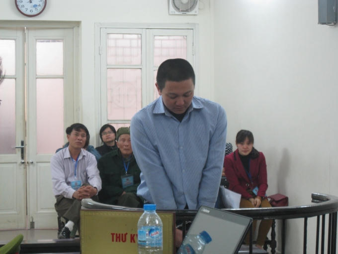 Bị cáo Đồng trước vành móng ngựa.